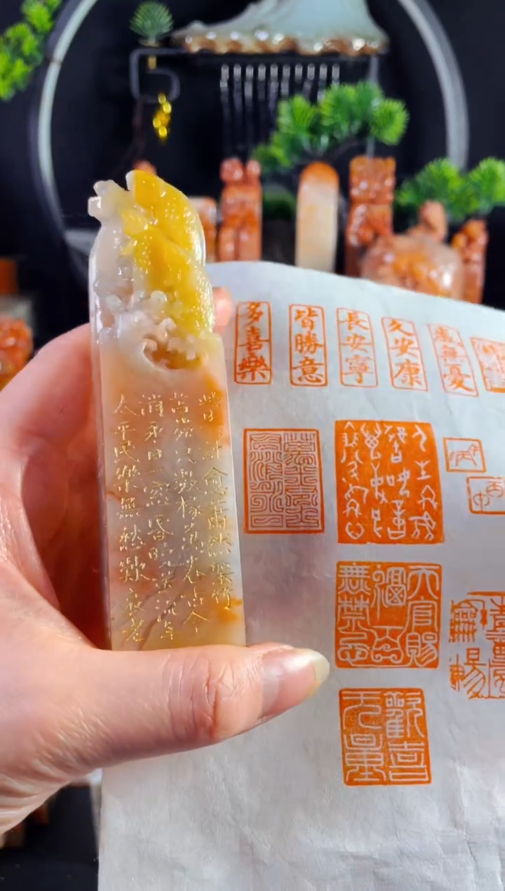 老挝石印石手工篆刻《万卷古今消永日 一窗昏晓送流年》