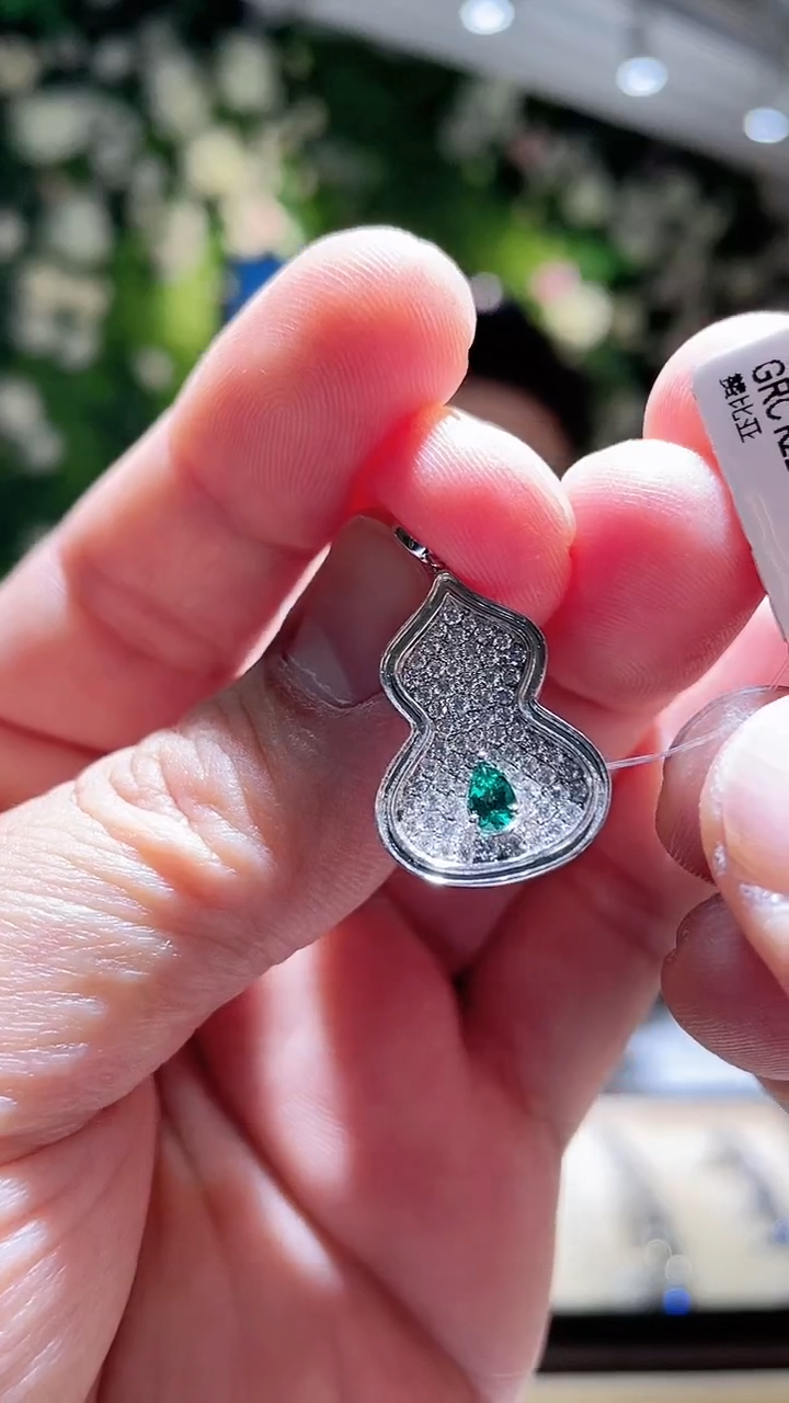 【闪购商品】祖母绿颈饰18K金镶嵌0.21ct