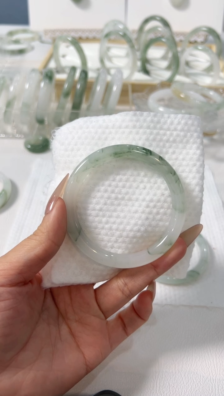 【闪购商品】石英质玉手镯未镶嵌55