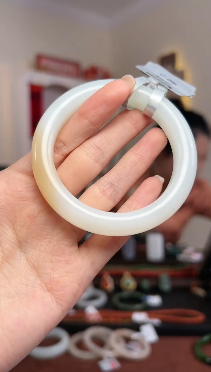 【闪购商品】和田玉手镯未镶嵌S5- 且末 55mm 