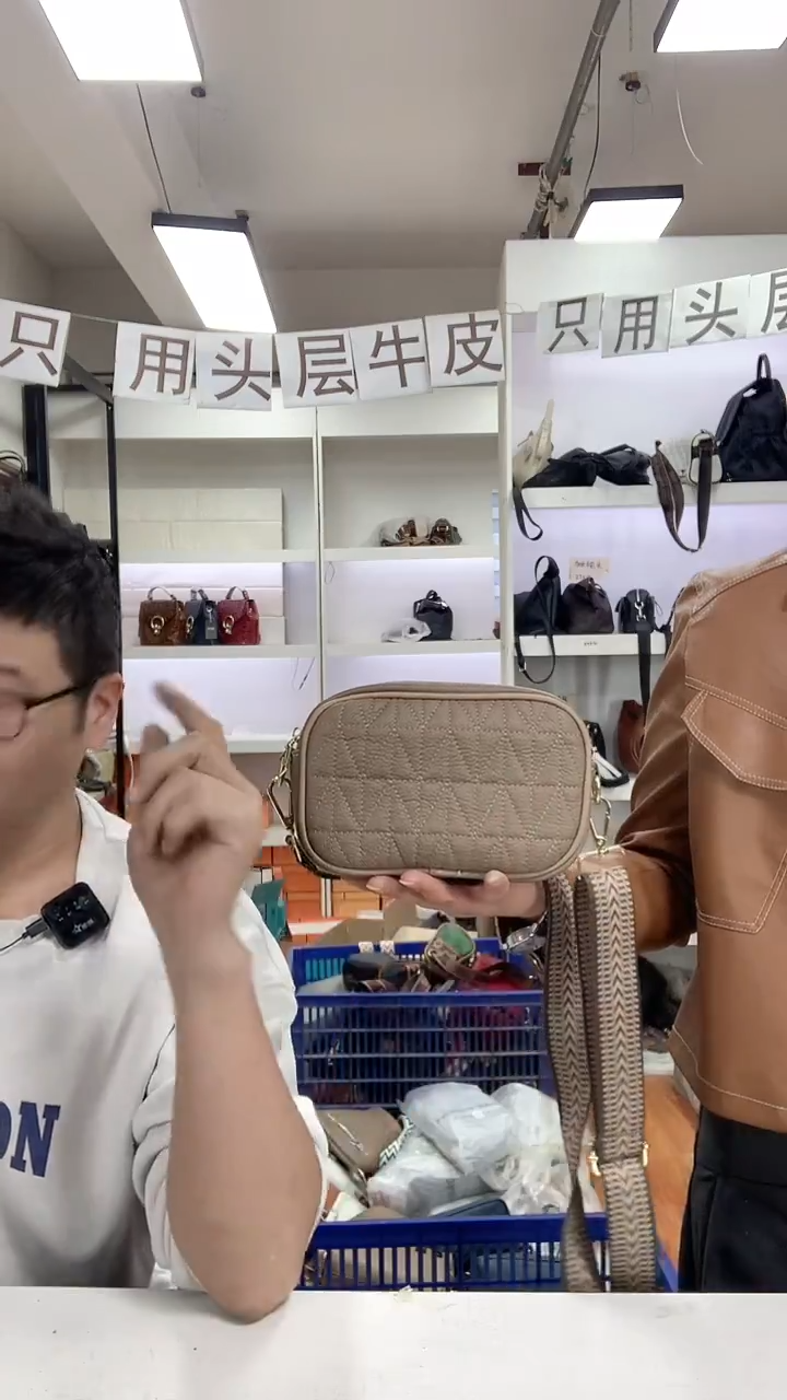 头层牛皮清货真皮  绣线小方包棕色