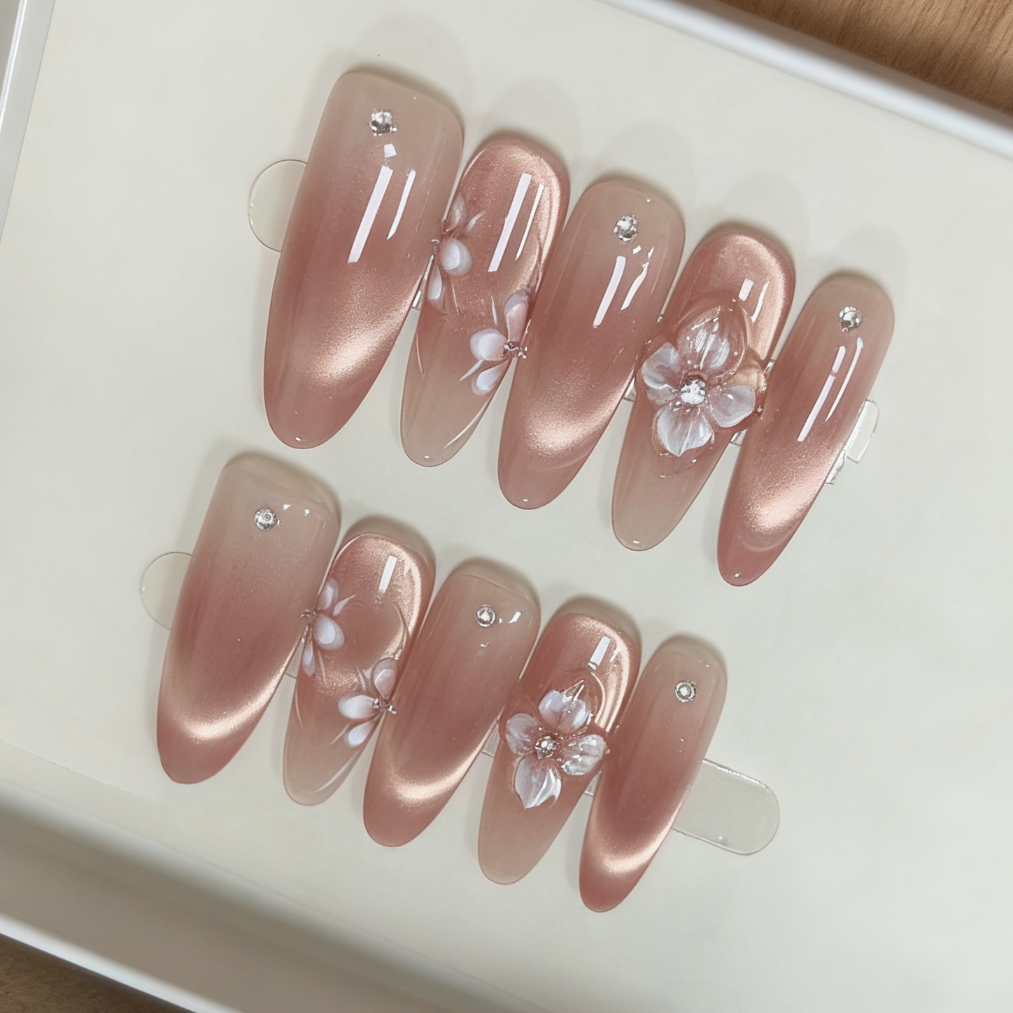 冬日冰冻花纯手工穿戴甲可拆卸雕花猫眼轻奢高级气质显白美甲片