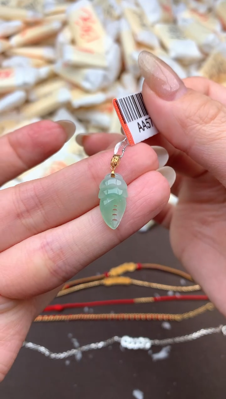 【闪购商品】翡翠挂件18K金镶嵌    一