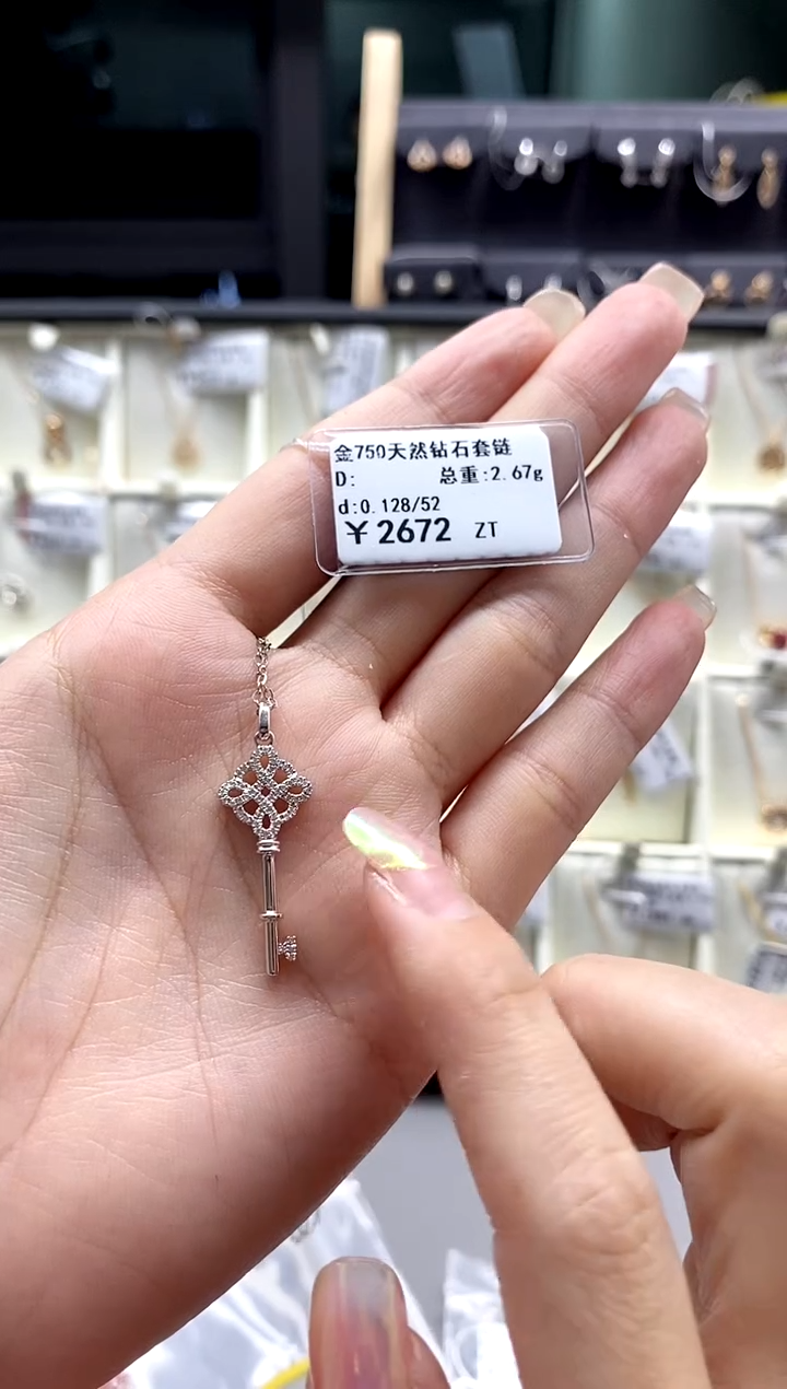 【闪购商品】钻石耳饰18K金镶嵌标签损坏不退不换