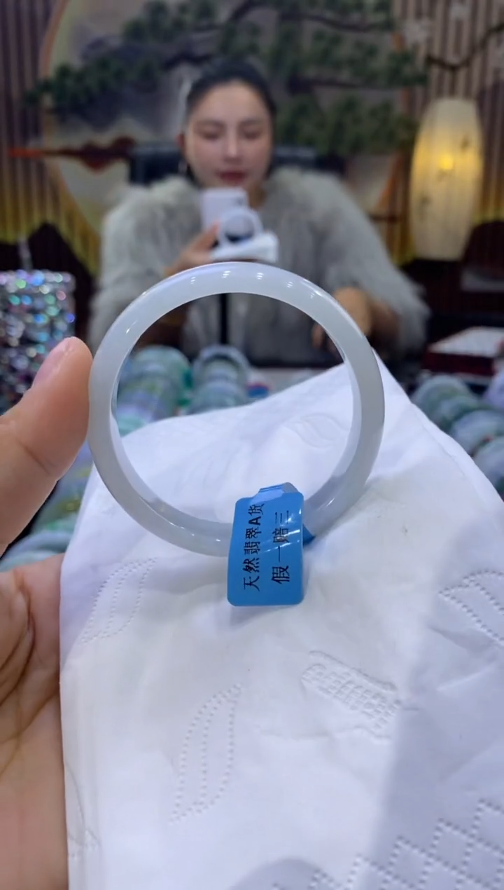 【闪购商品】翡翠手镯未镶嵌多人004468