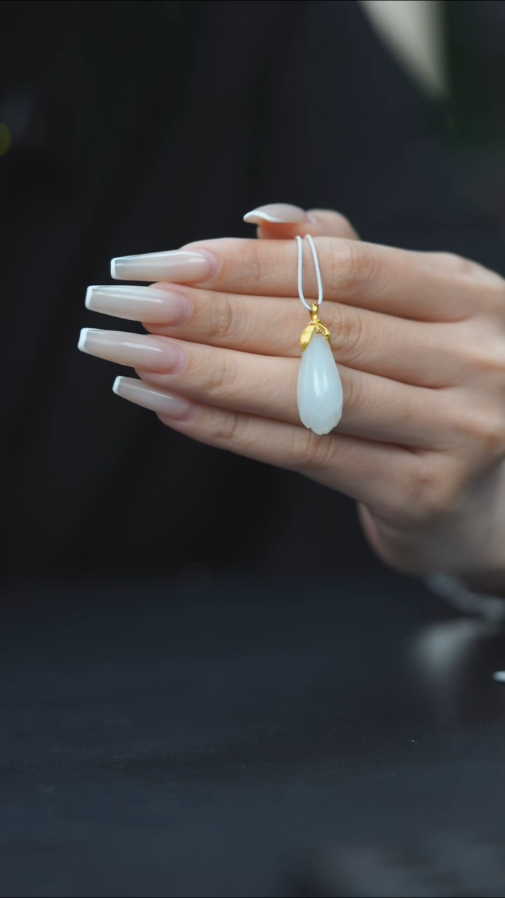 颈饰未镶嵌和田玉琪*子HE50107白玉兰花挂坠