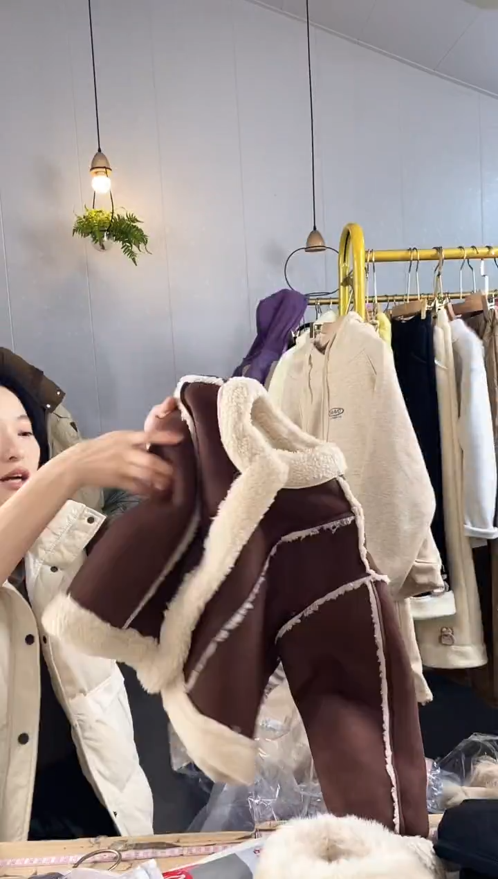 儿童秋冬季皮毛一体外套A051