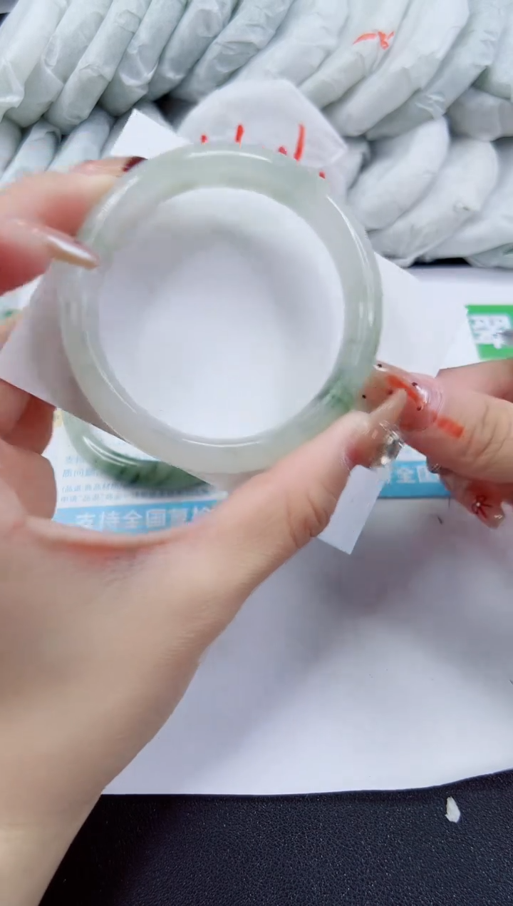 【闪购商品】石英质玉手镯未镶嵌216