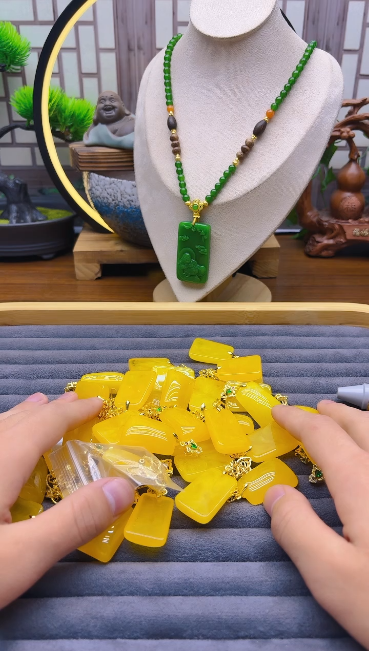 蜜蜡吊坠(赠链)14K金镶嵌L78       