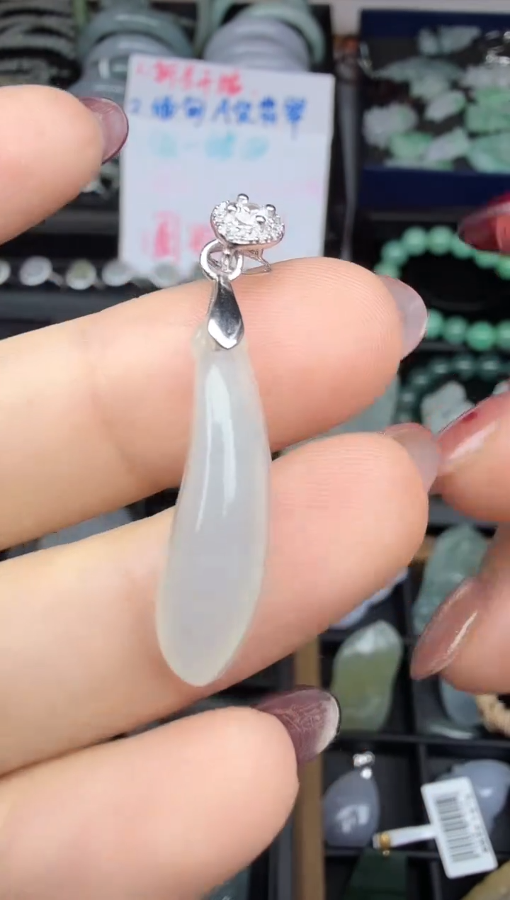 【闪购商品】翡翠颈饰银S925镶嵌叶子