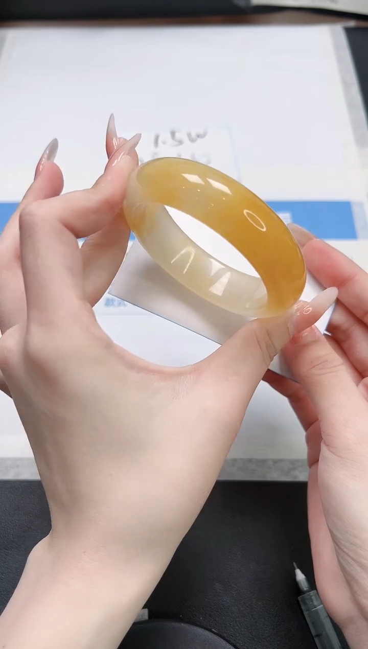 【闪购商品】石英质玉未镶嵌手镯105-55黄龙