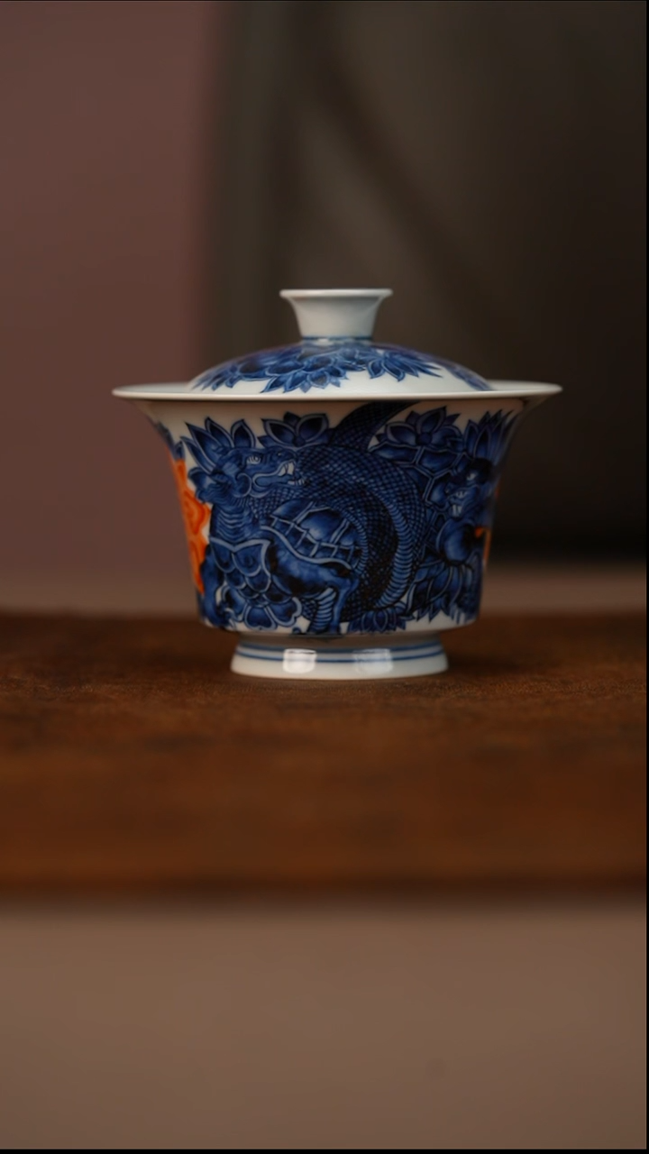 瓷又见春风青花矾红玄武马蹄盖碗