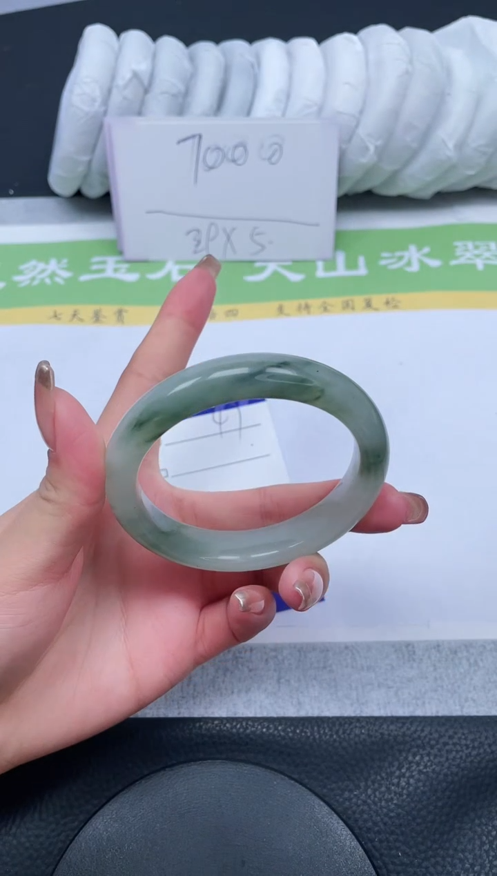 【闪购商品】石英质玉手镯未镶嵌A47-58.1