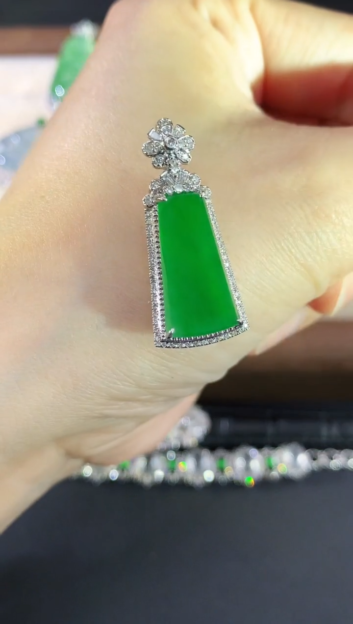 吊坠(不含链)18K金镶嵌翡翠167|12800