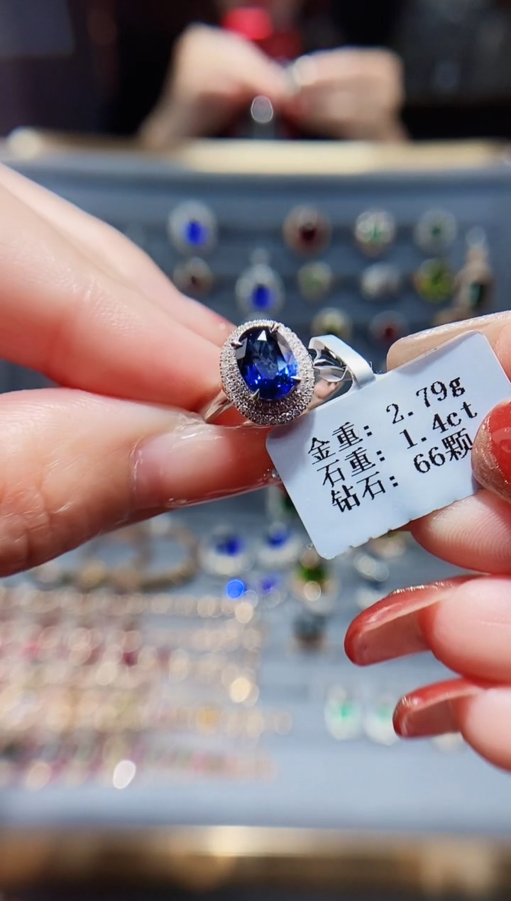 【闪购商品】蓝宝石戒指18K金镶嵌1.4..