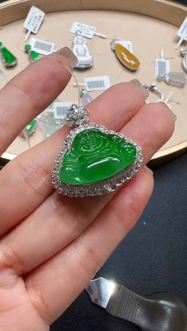 翡翠18K金镶嵌颈饰DFZ0808-63