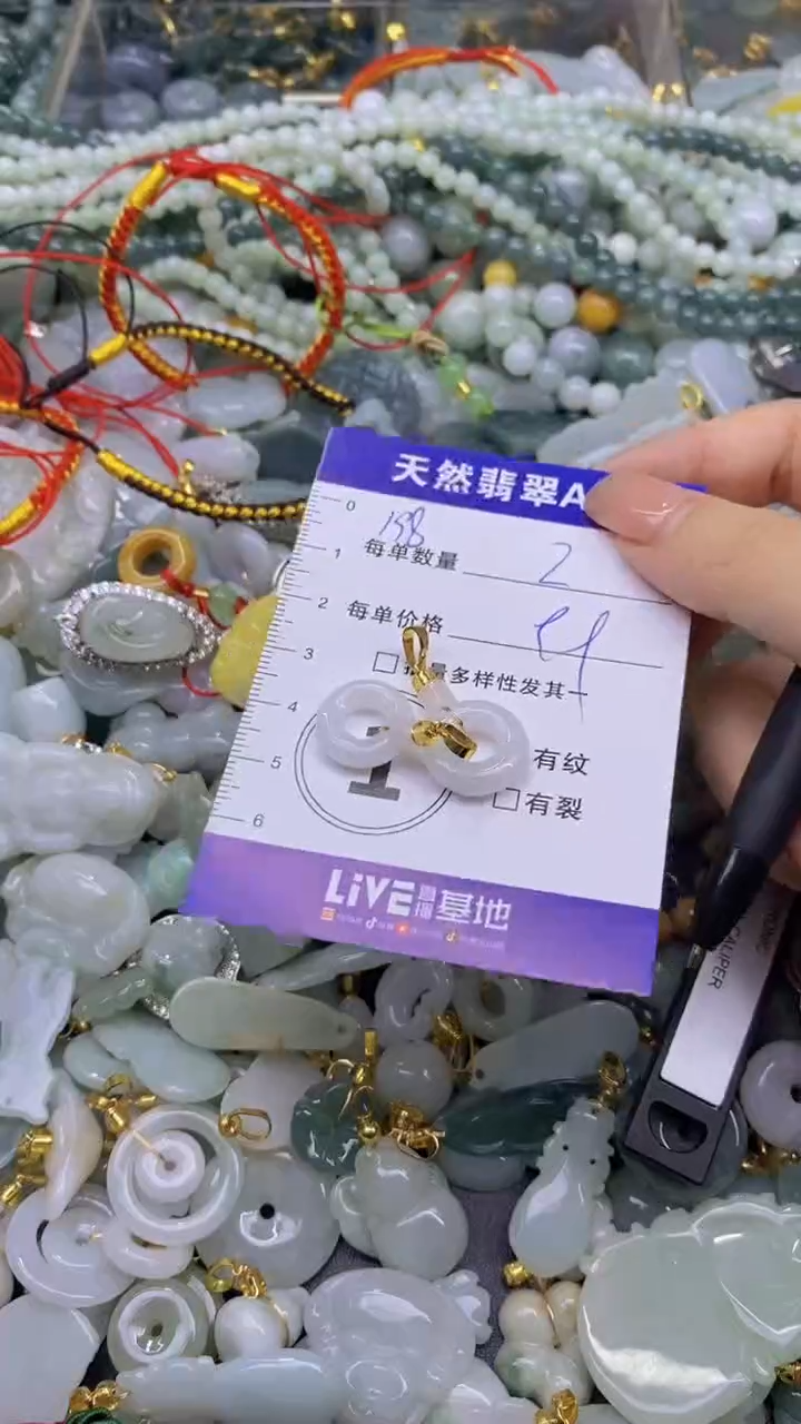 翡翠未镶嵌颈饰天然翡翠A货吊坠批量多样性发其一