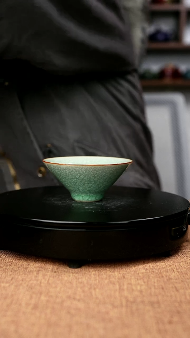 【闪购商品】赵欢手签款冰片釉斗笠杯