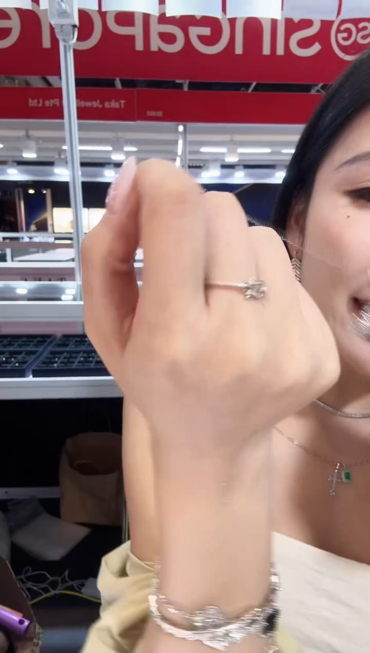 铂Pt950镶嵌戒指钻石马蹄