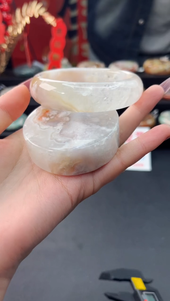 【闪购商品】石英质玉手镯未镶嵌赠送镯心（59圈口）无证书