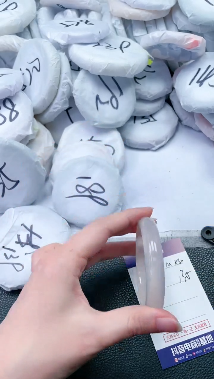 【闪购商品】石英质玉手镯未镶嵌M860