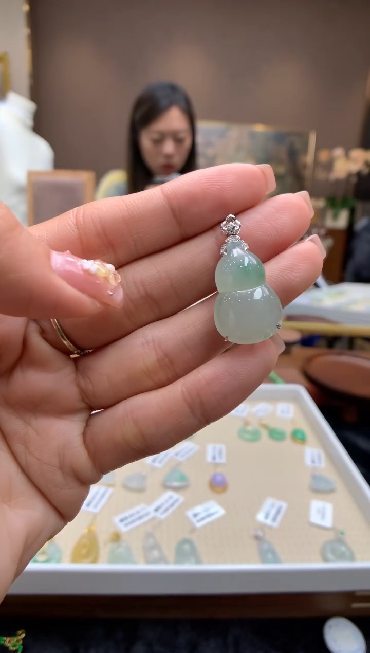 【闪购商品】翡翠颈饰18K金镶嵌葫芦