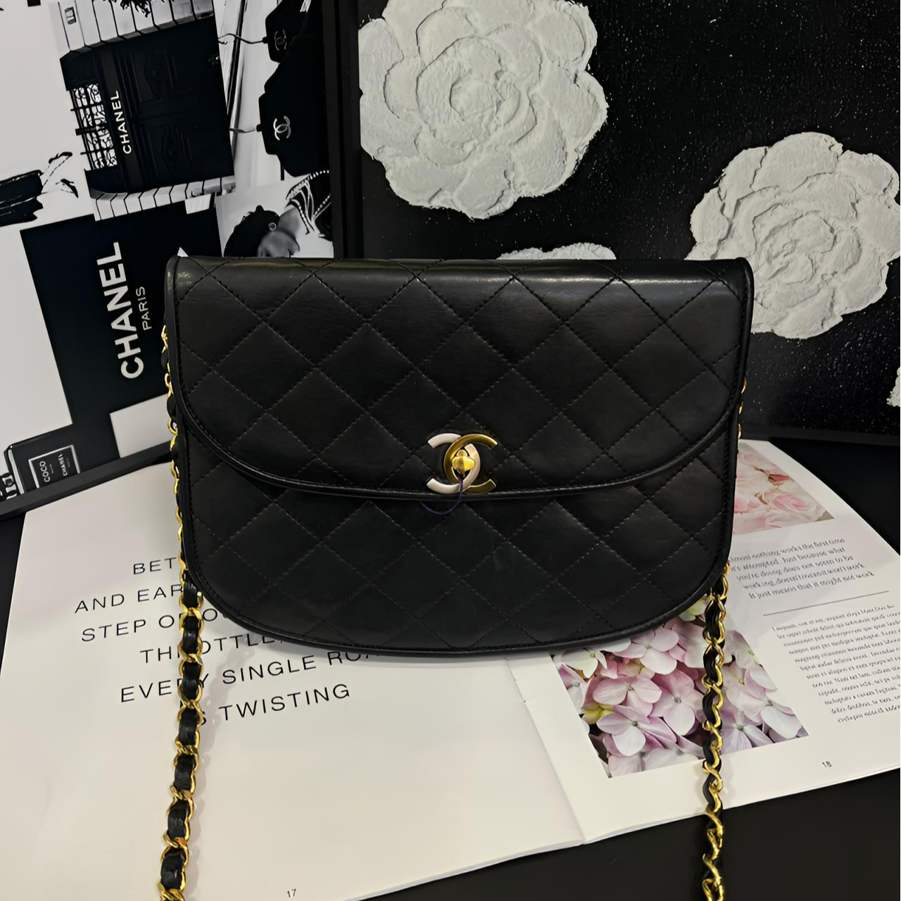 95新 Chanel/香奈儿 黑金老佛爷款巴黎限定鸳鸯扣半月包有标B1886