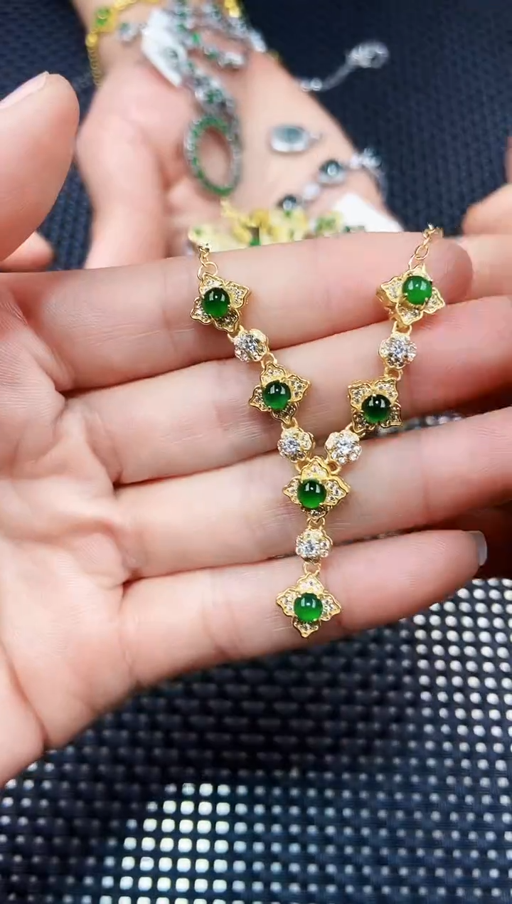 【闪购商品】翡翠颈饰未镶嵌11111111