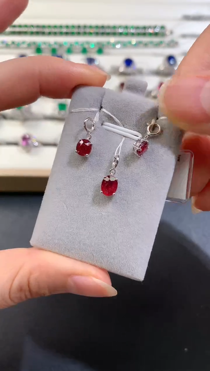 吊坠18K金镶嵌红宝石多样性发其一D97|780