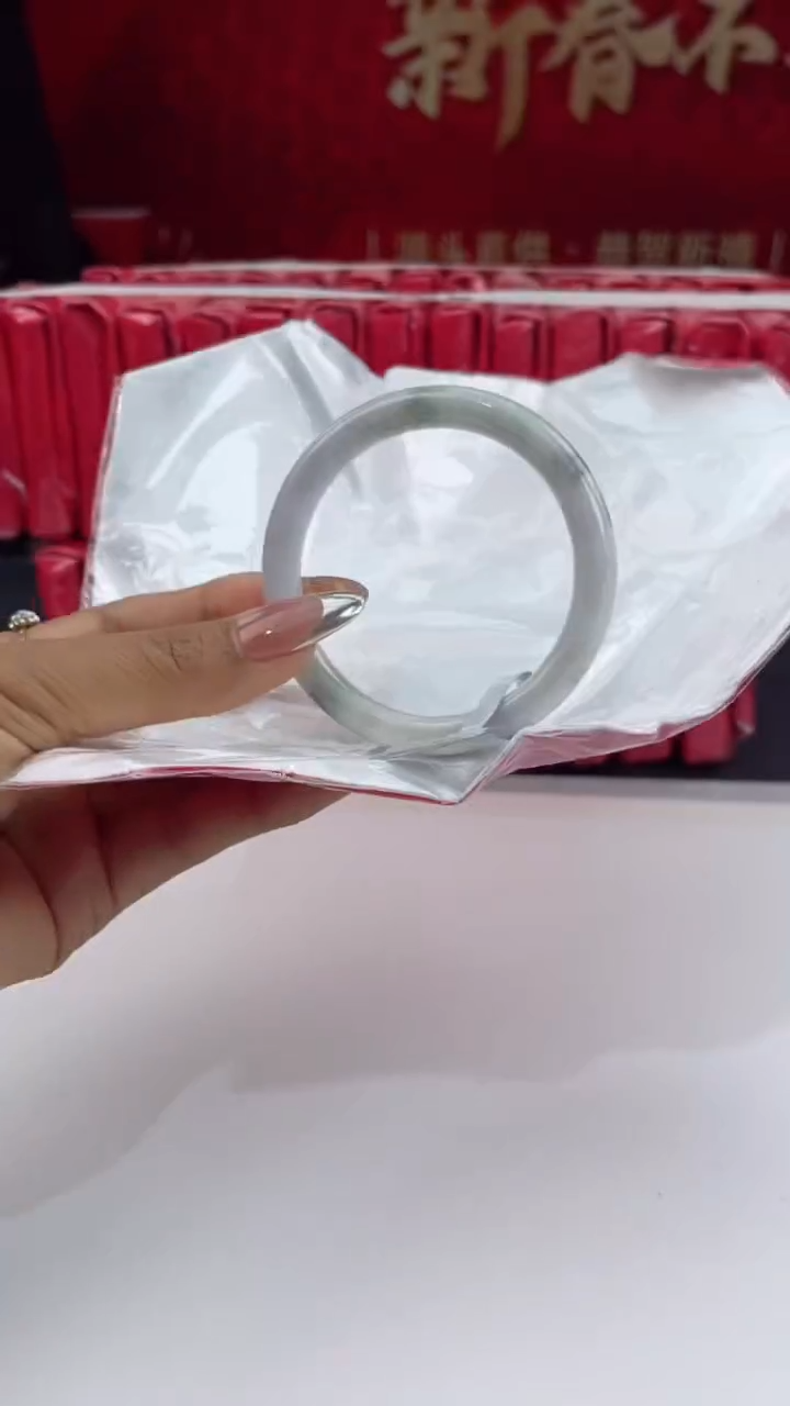 【闪购商品】翡翠手镯未镶嵌12翡翠手镯（微瑕）