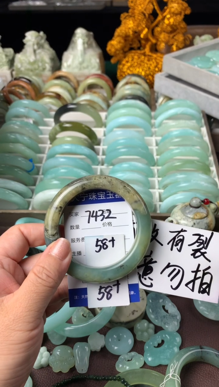 【闪购商品】蛇纹石玉手镯未镶嵌7432