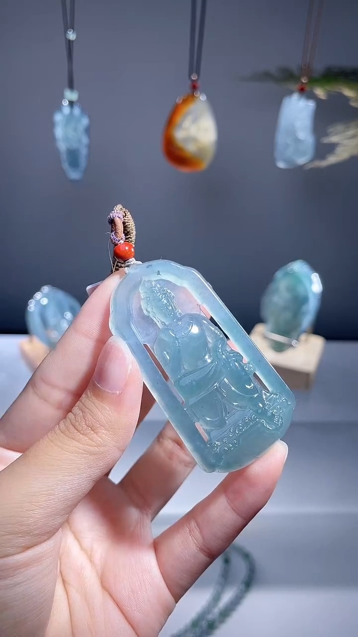 颈饰未镶嵌翡翠观音