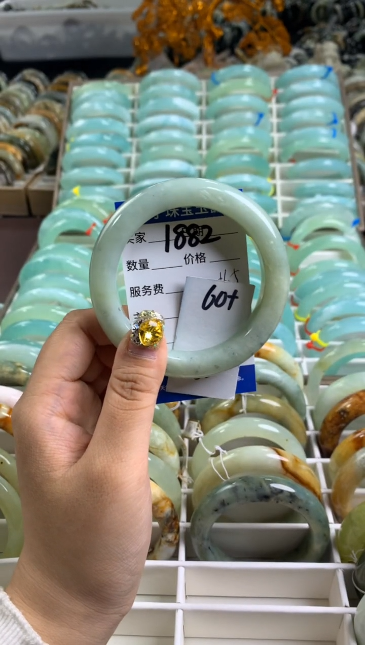 【闪购商品】蛇纹石玉手镯未镶嵌1882