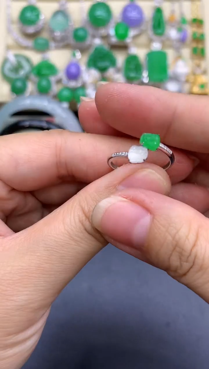 18K金镶嵌戒指翡翠234-中国好珍宝