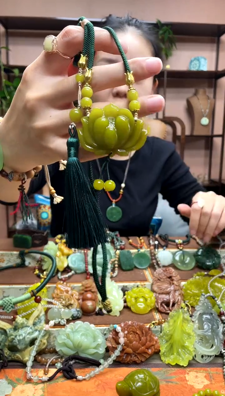 未镶嵌岫玉吊坠多样性发货发其中之一