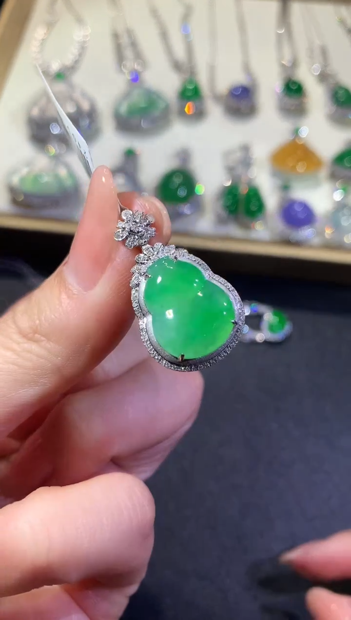 【闪购商品】翡翠吊坠(不含链)18K金镶嵌33-葫芦