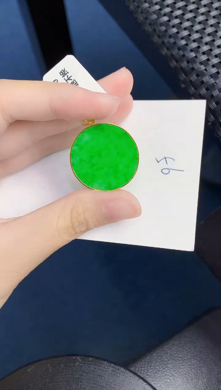 翡翠18K金镶嵌颈饰000000000