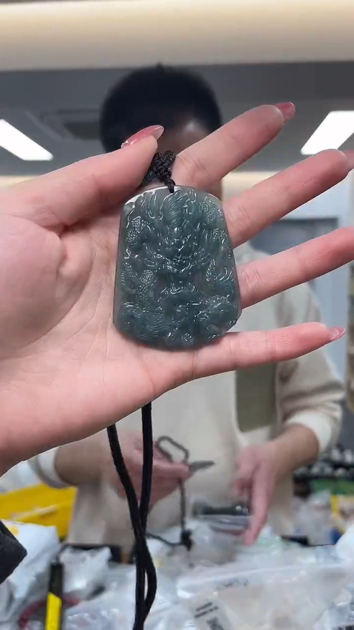 颈饰未镶嵌翡翠（多样性发一件）