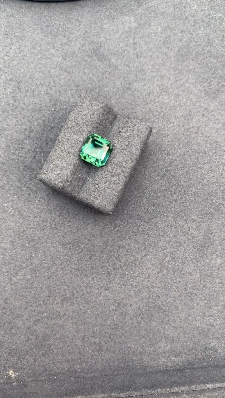 【闪购商品】碧玺裸石未镶嵌2.7ct绿碧玺