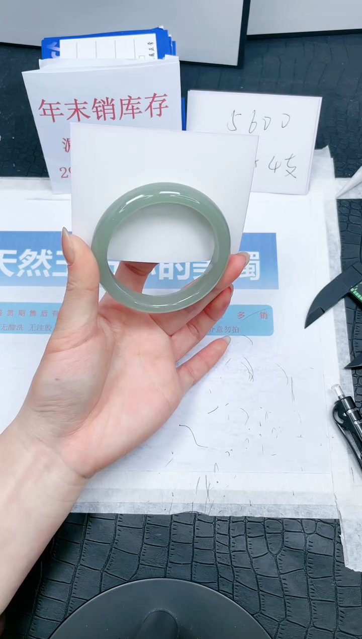 【闪购商品】石英质玉手镯未镶嵌136-56.7