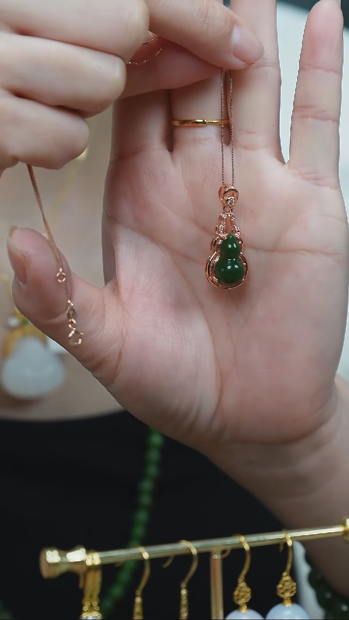 【闪购商品】和田玉吊坠(赠链)未镶嵌葫芦