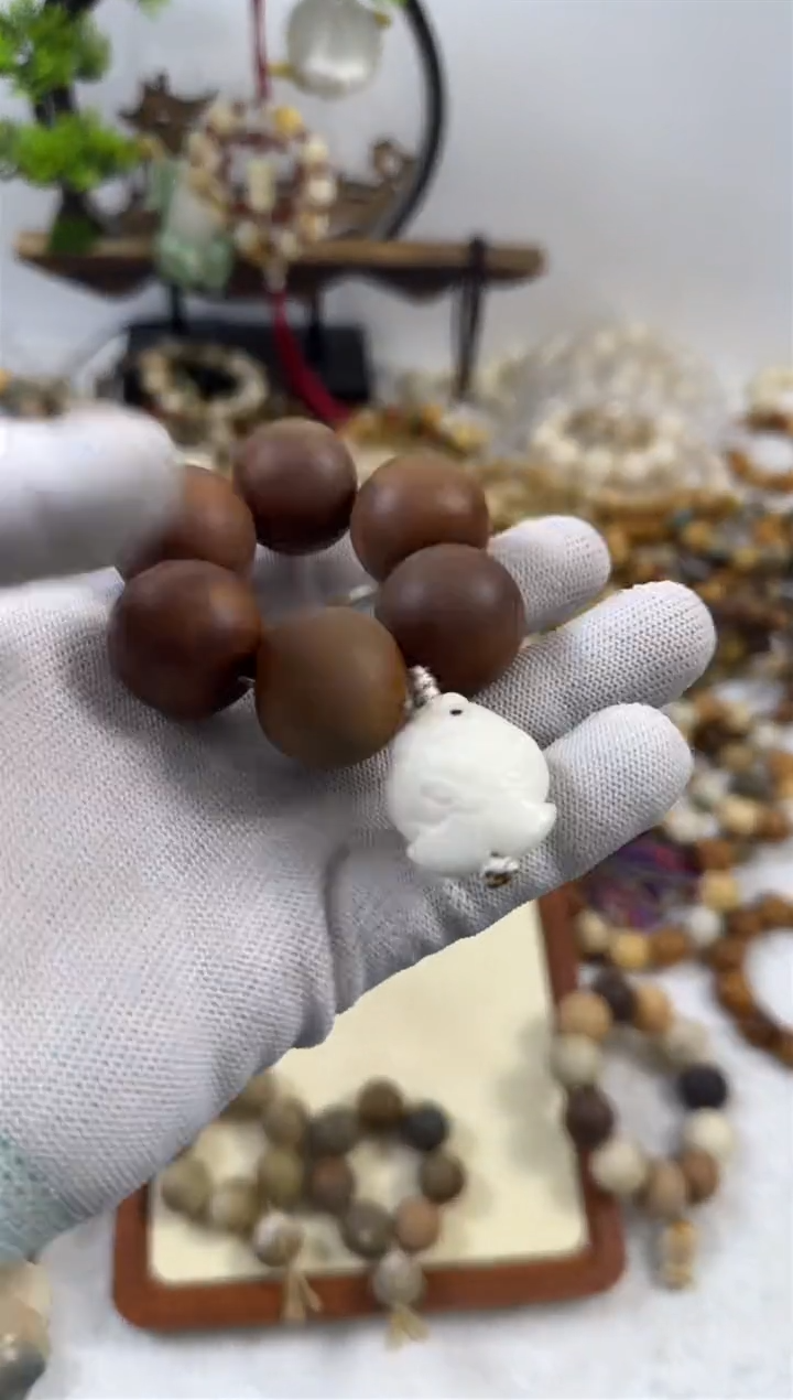 【闪购商品】白玉菩提吊坠年年有余24手捻