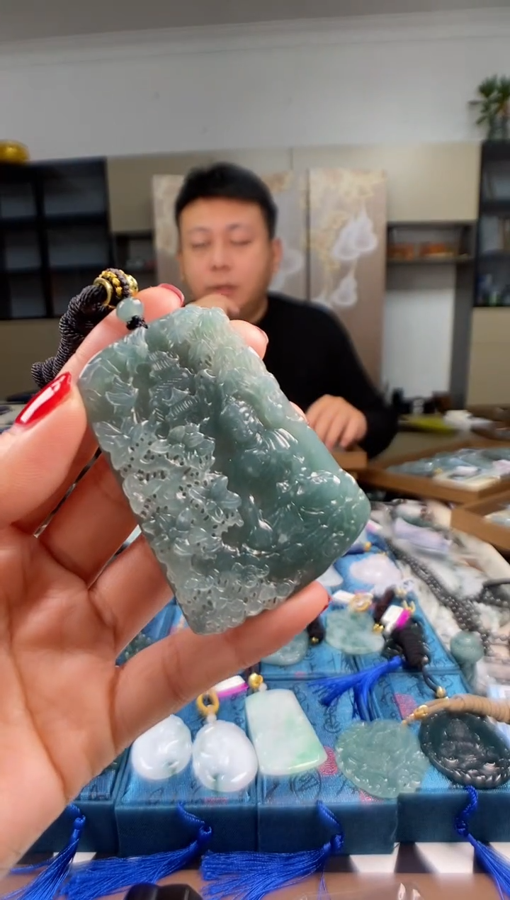 颈饰未镶嵌翡翠 多样性发其一