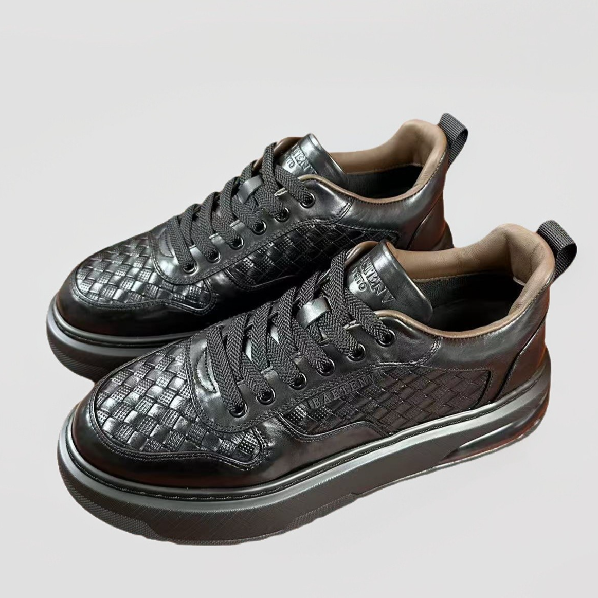 2025胎牛编织防滑极简风板鞋素面时尚休闲鞋单鞋潮流鞋子男士雕花