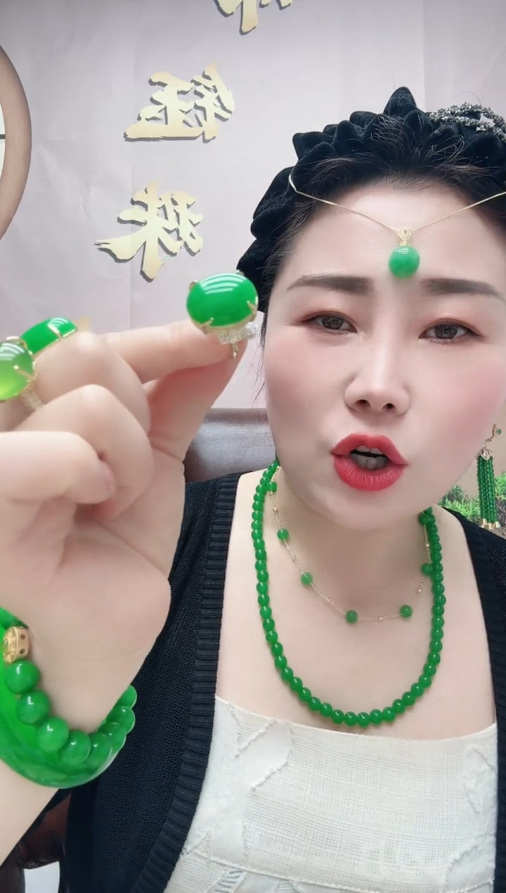 翡翠戒指14K金镶嵌69号鸽子蛋戒指