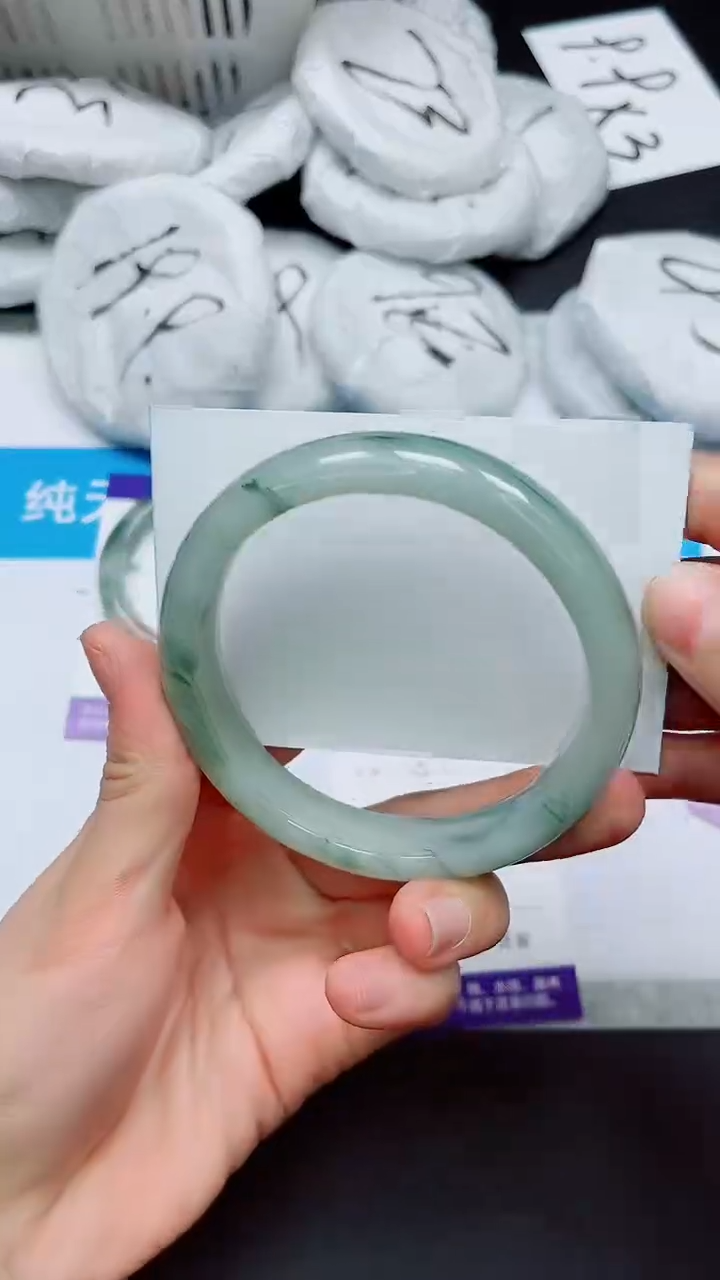 【闪购商品】石英质玉手镯未镶嵌59
