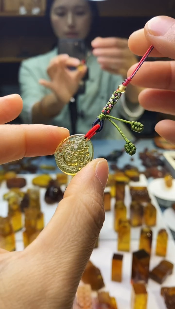 琥珀颈饰未镶嵌SN82-27（黄财神）手机挂