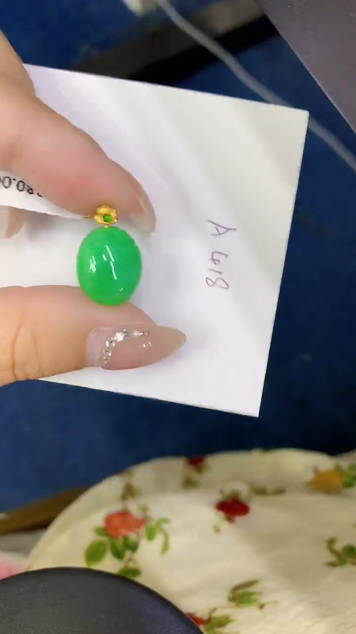 颈饰18K金镶嵌翡翠缅甸天然翡翠A货