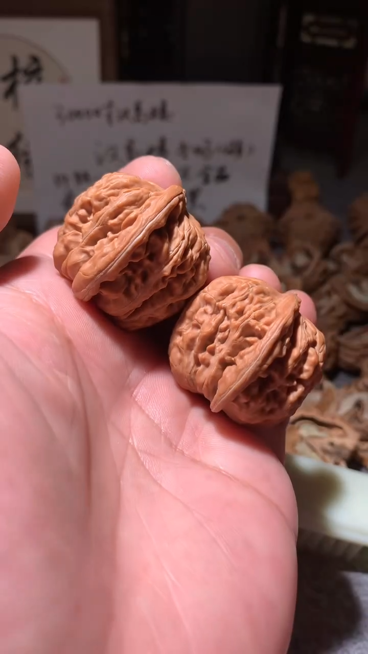 文玩核桃把件【核缘雅趣】37左右汉高楼，同尺寸随机发    矮桩