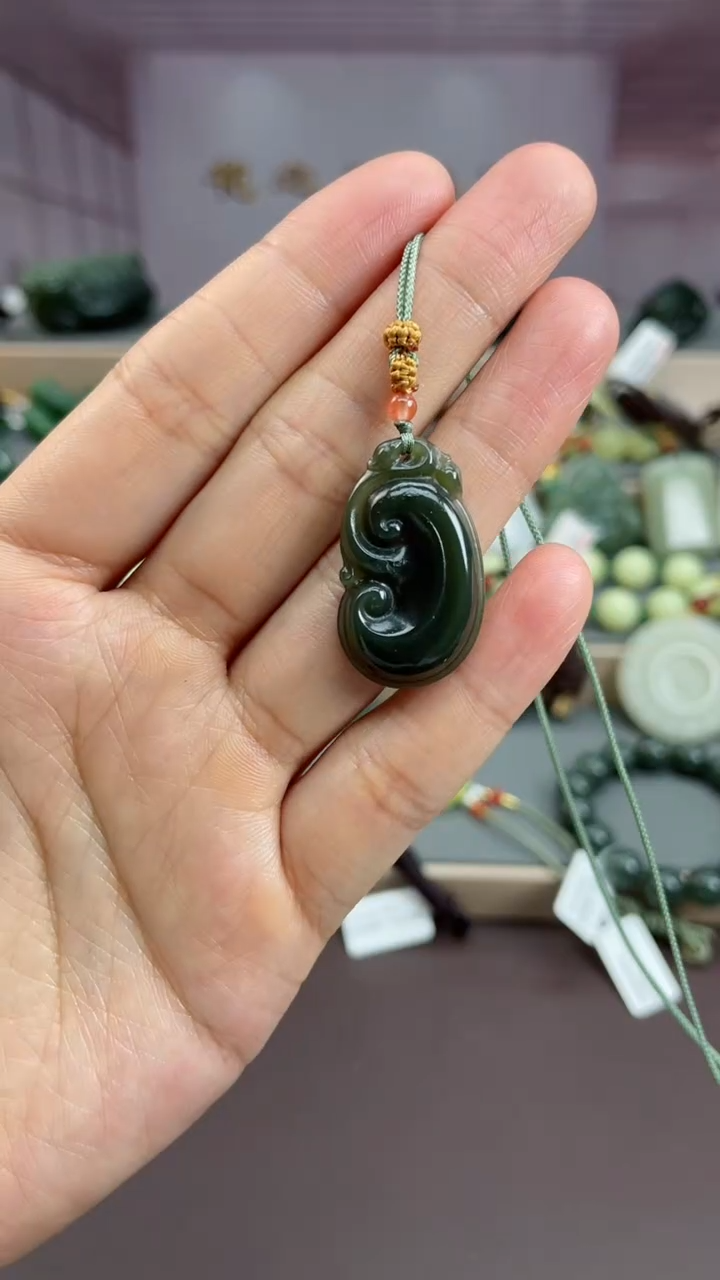 和田玉未镶嵌颈饰如意吊坠06